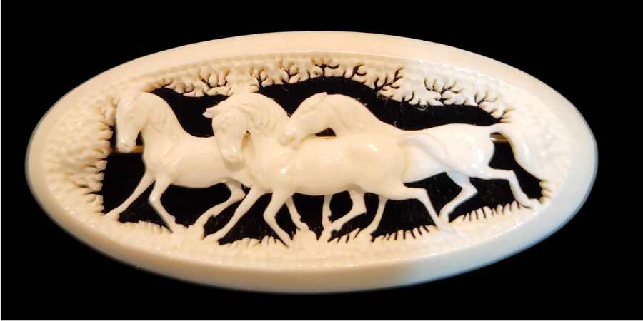 Three Horse Cameo Pin